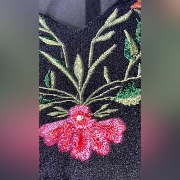 Raised collar blouse with staggered sleeves and embroidery by Boohoo - Picture 10 of 12